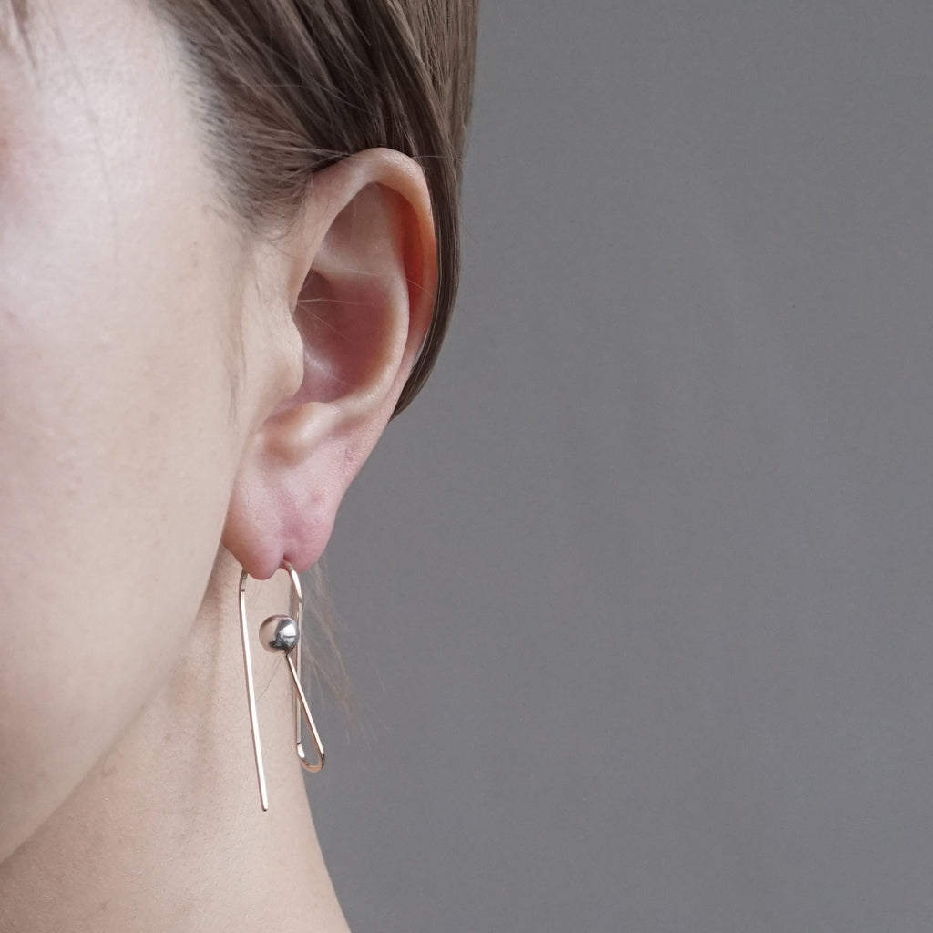 revie objects /〈FLOW〉dot earring 4（FL02-09）