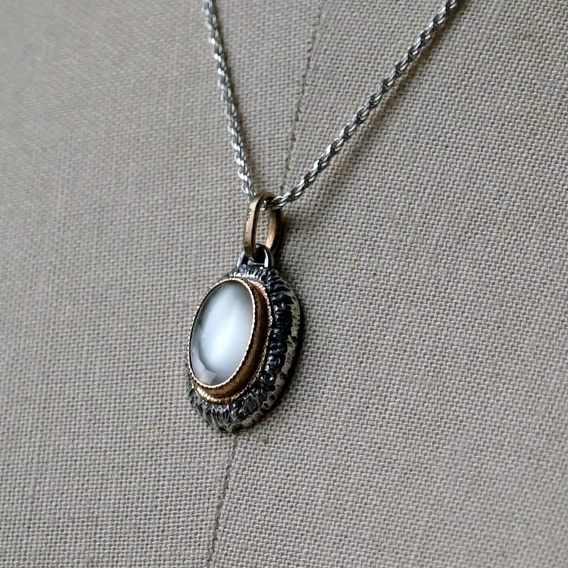 [Only posted at noon on November 4th] J&O SINRA / Moonstone necklace (BM-25)