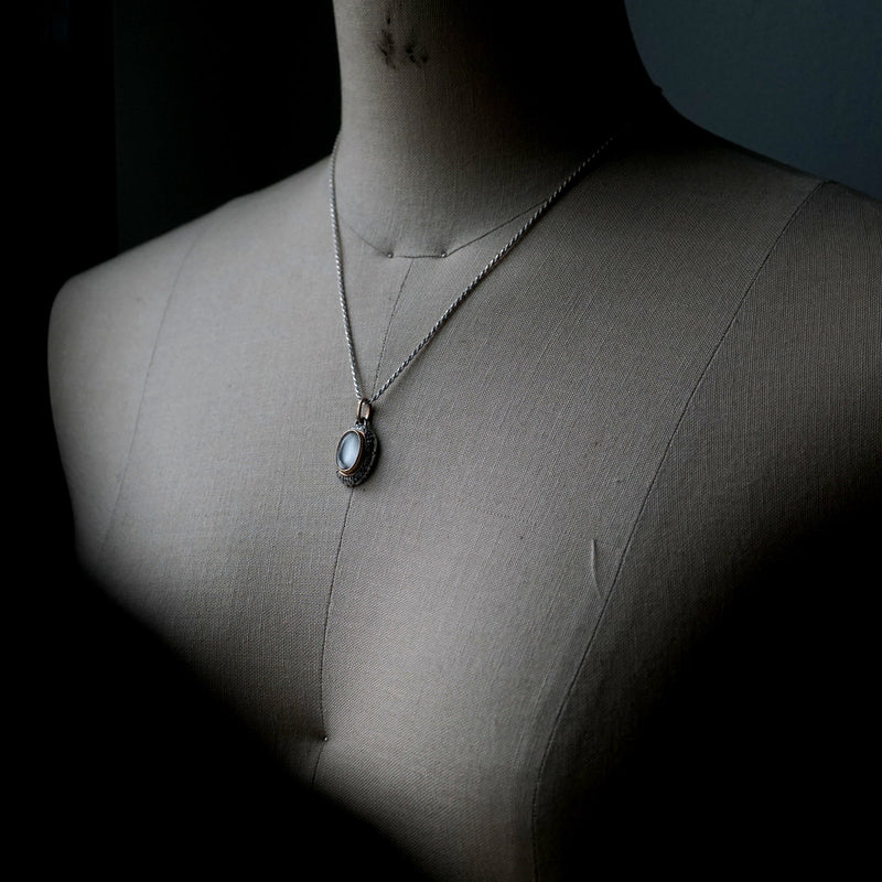 [Only posted at noon on November 4th] J&O SINRA / Moonstone necklace (BM-25)