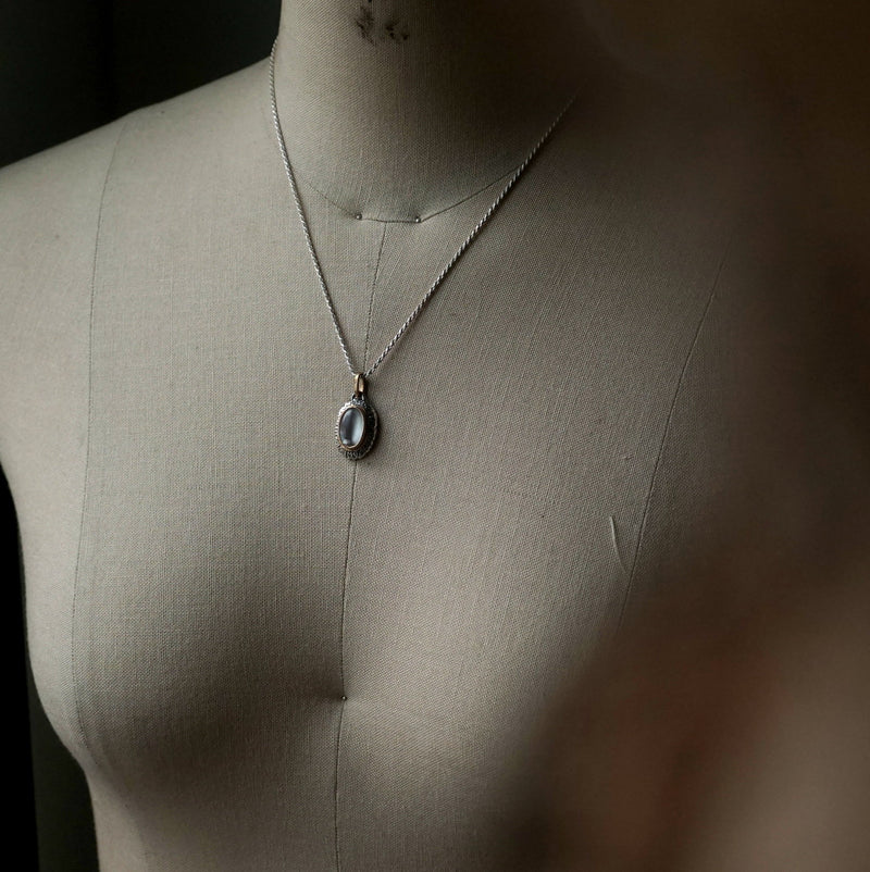 [Only posted at noon on November 4th] J&O SINRA / Moonstone necklace (BM-25)