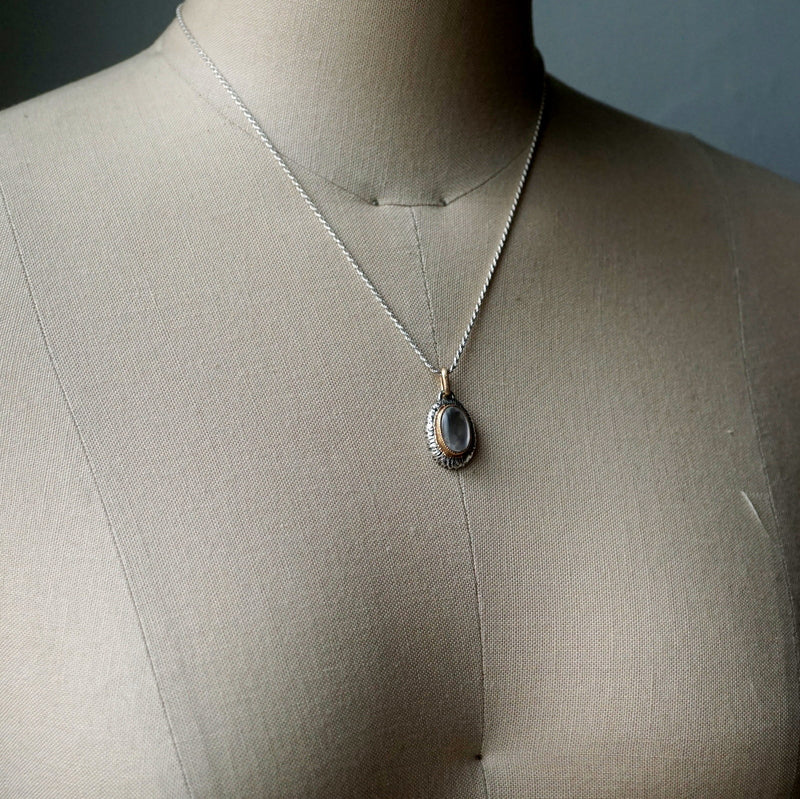 [Only posted at noon on November 4th] J&O SINRA / Moonstone necklace (BM-25)