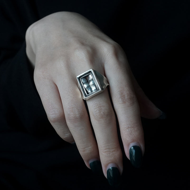 In Out Design / Cleft Ring