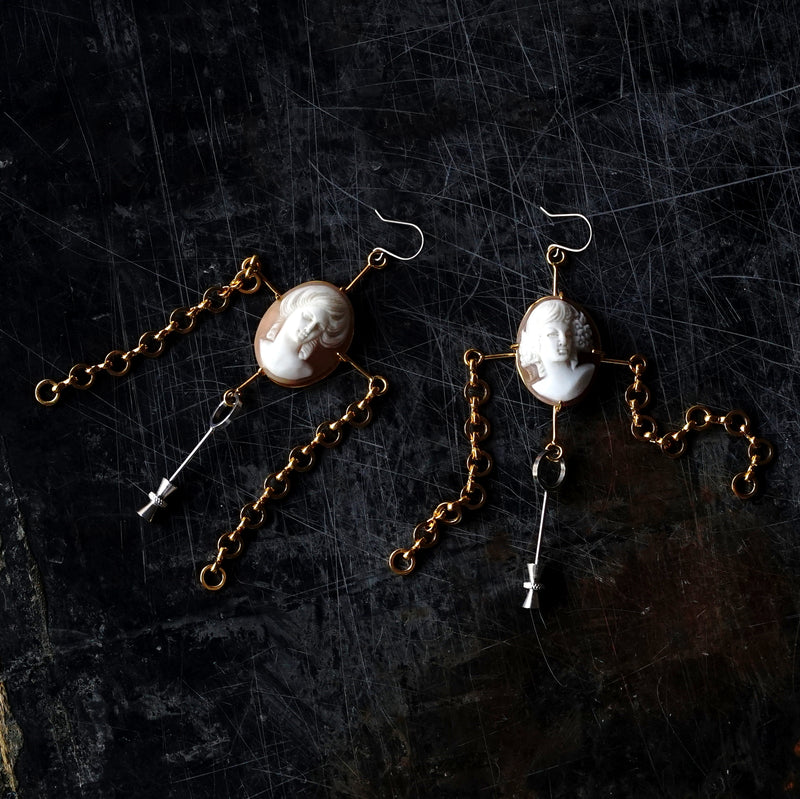 HIYU HAMASAKI / CROSS CAMEO EARRINGS – Fuligo / Fuligoshed