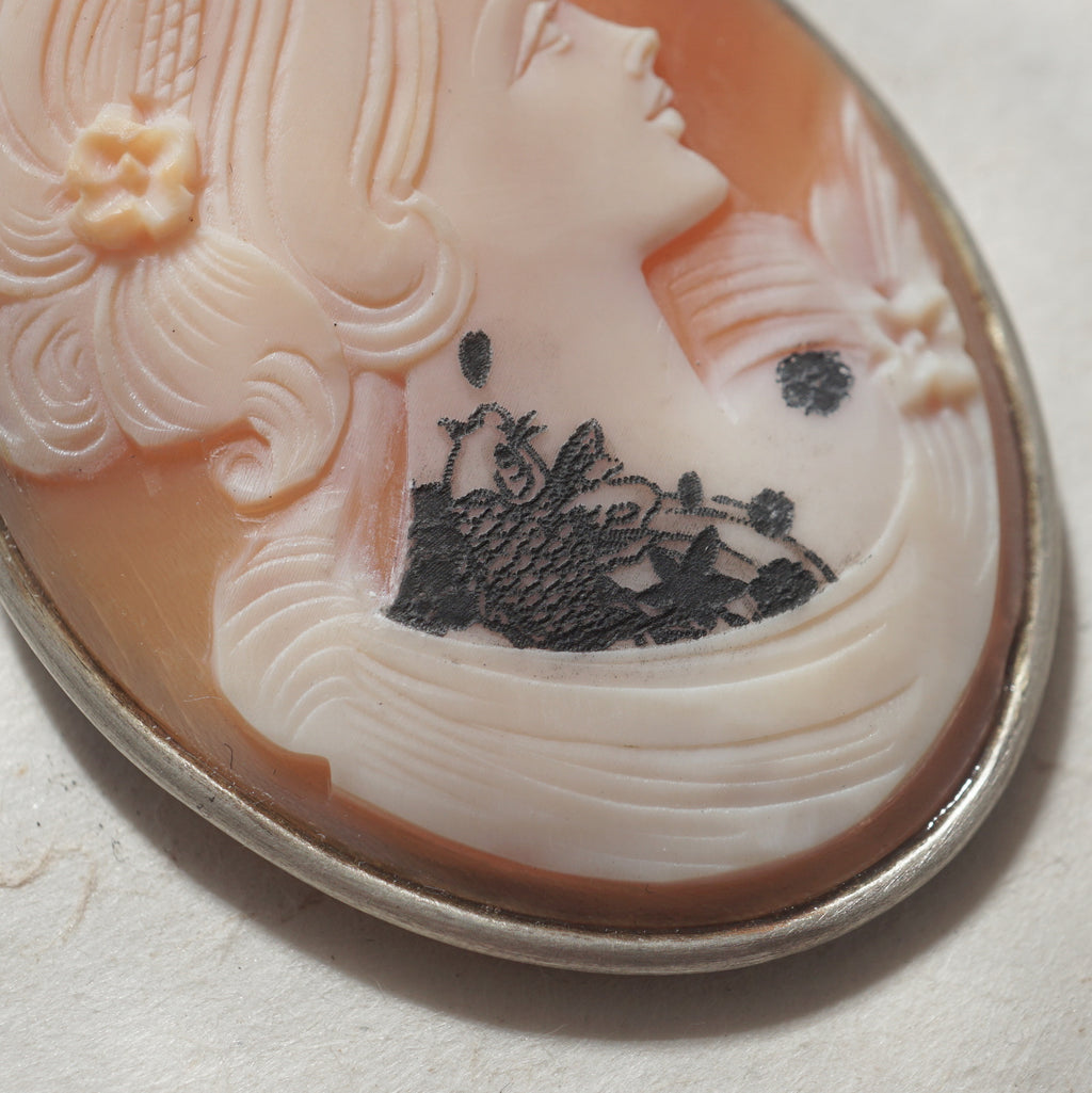 HIYU HAMASAKI / TATTOO CAMEO BROOCH 10