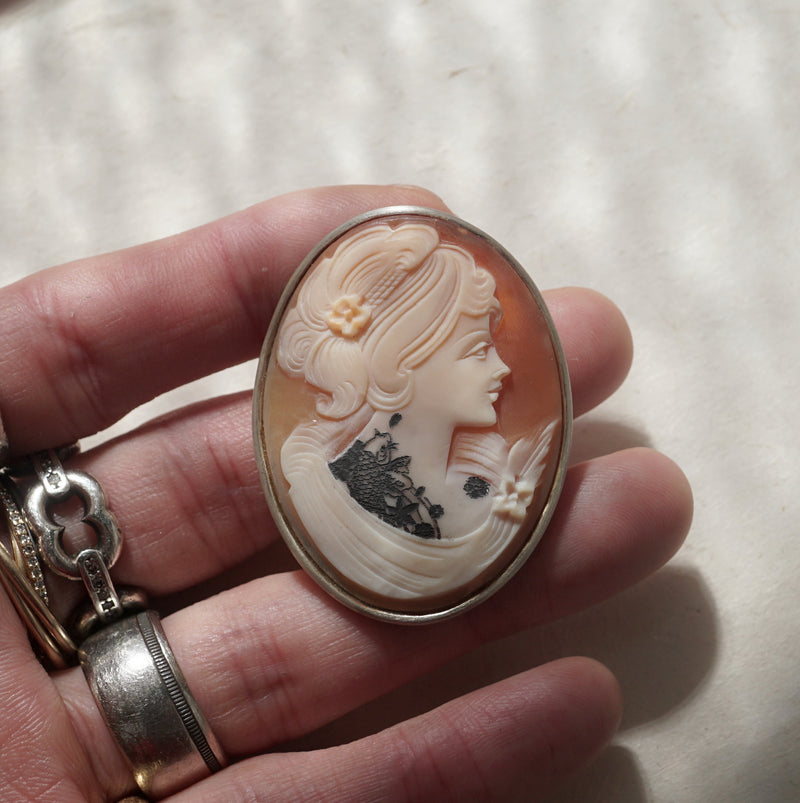 HIYU HAMASAKI / TATTOO CAMEO BROOCH 10