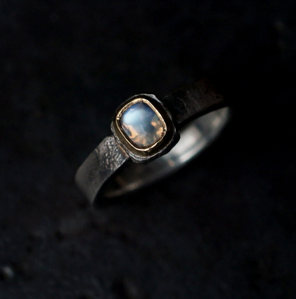 [Limited publication until 11/4 noon] J&O SINRA / Moonstone Ring (BM-23)