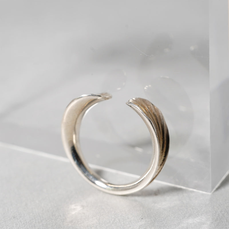 【-11/23 期間限定】WATARU YAMAZAKI / Chasing Ear cuff SV