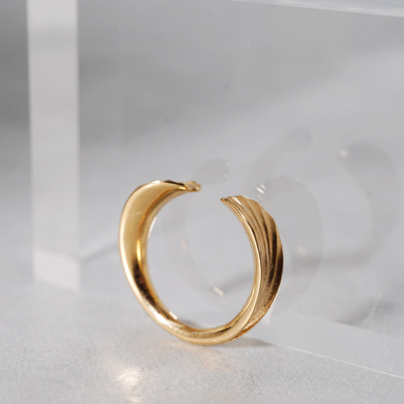 【-11/23 期間限定】WATARU YAMAZAKI / Chasing Ear cuff K18YG