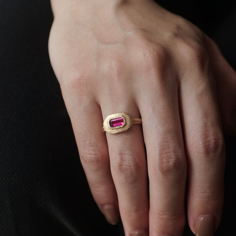 GERMEDEUR / Shield Ring Rubelite