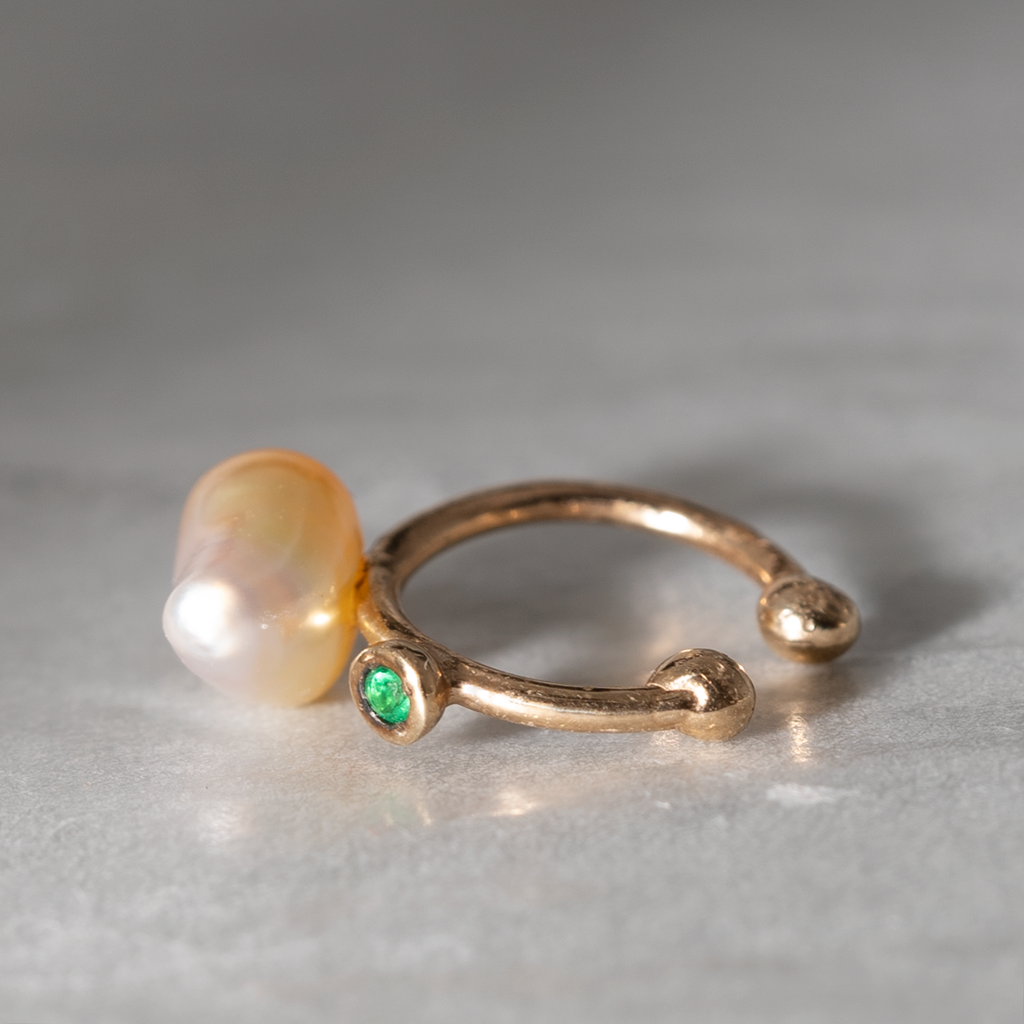 MINIMUMNUTS/ keshi pearl ear cuff Emerald