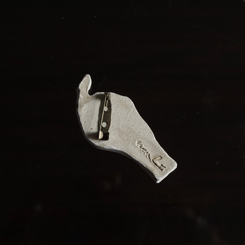 [Limited time] Tomoko Warabino / 30. Brooch of hand holding flowers