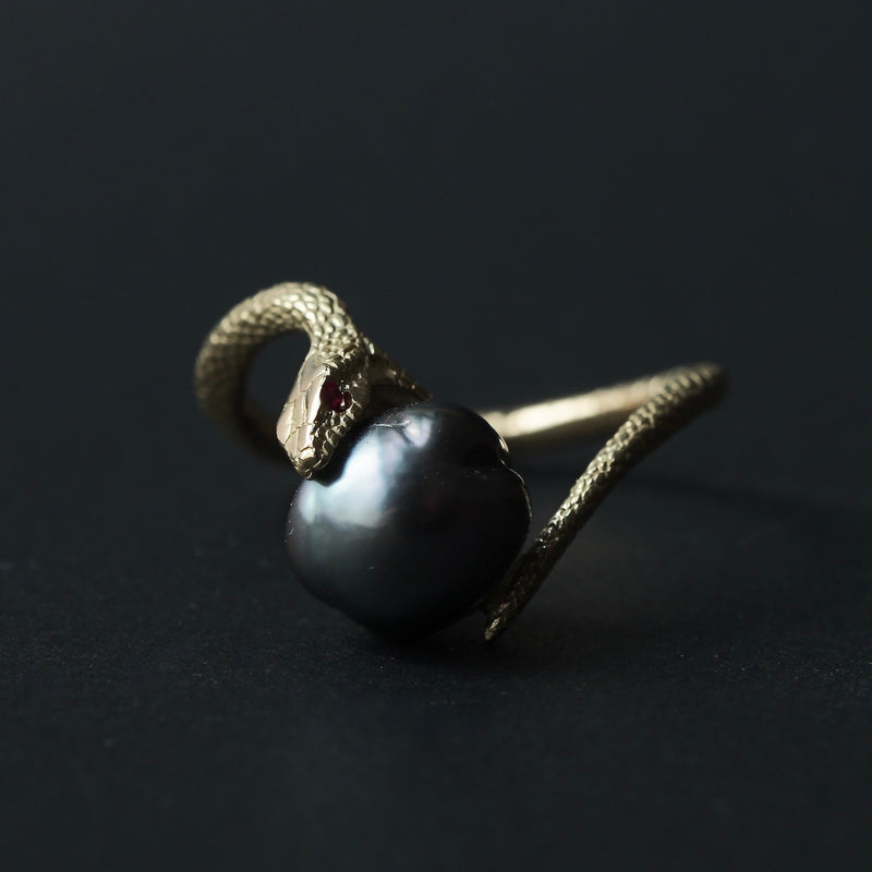 ELCAMI / Snake Black Pearl Ring K18YG (ERK-140)