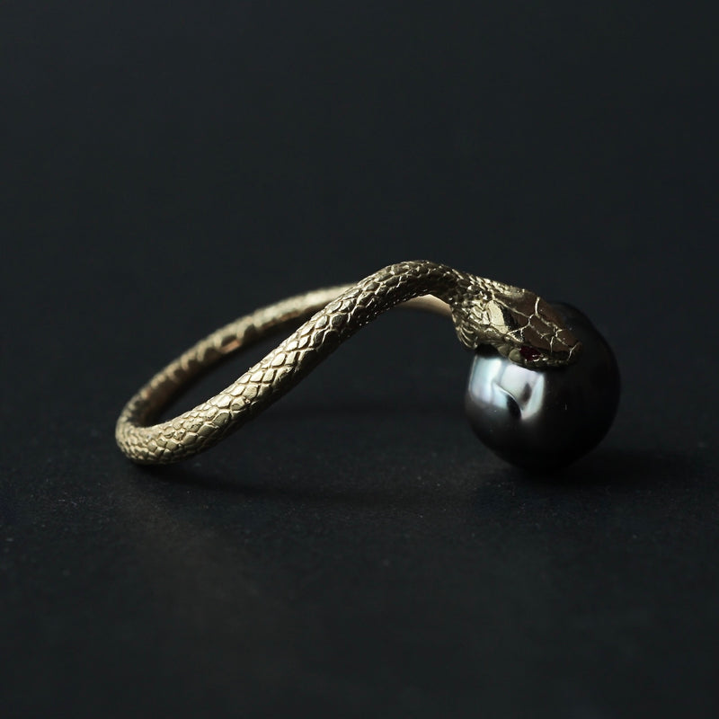 ELCAMI / Snake Black Pearl Ring K18YG (ERK-140)