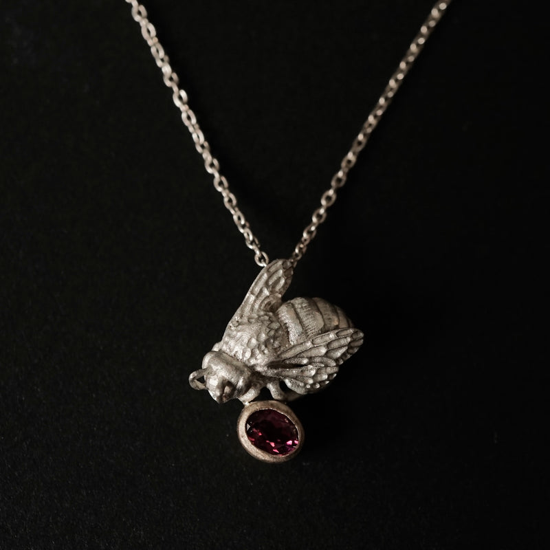 Maison de l'abeille / Abeille necklace rhodolite garnet
