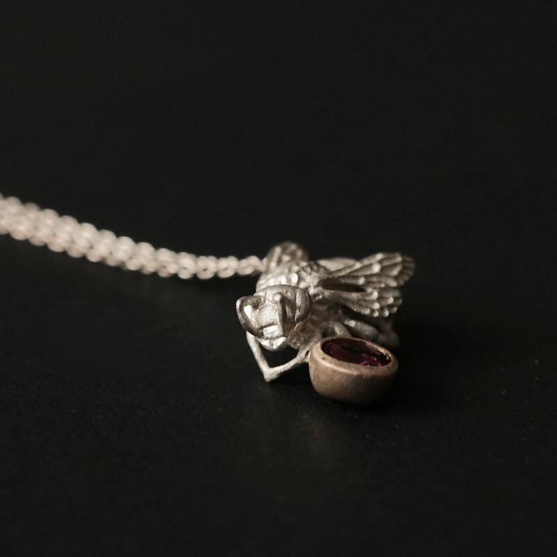Maison de l'abeille / Abeille necklace rhodolite garnet