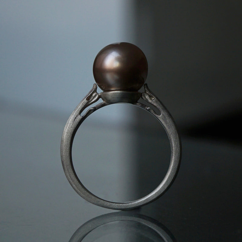 Maison de l'abeille / One-character ring black butterfly pearl #11