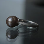 Maison de l'abeille / One-character ring black butterfly pearl #11