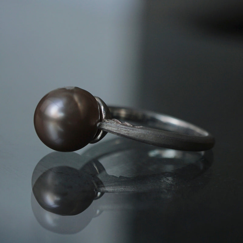 Maison de l'abeille / One-character ring black butterfly pearl #11