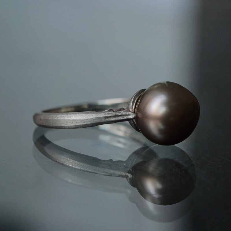 Maison de l'abeille / One-character ring black butterfly pearl #11