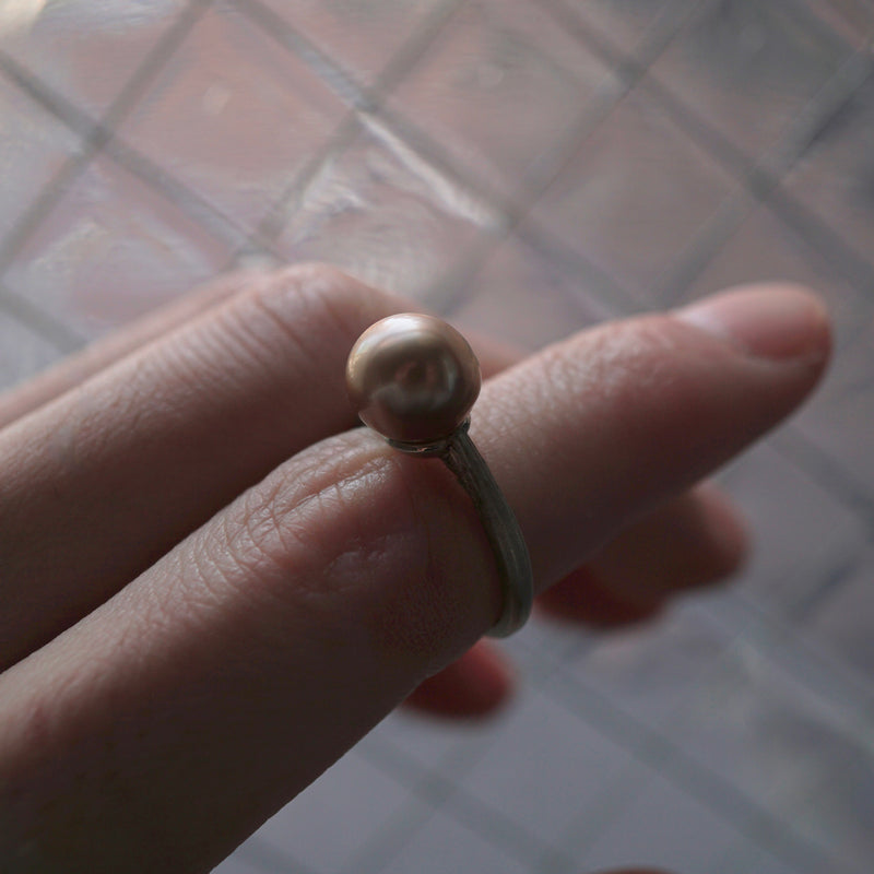 Maison de l'abeille / One-character ring black butterfly pearl #11