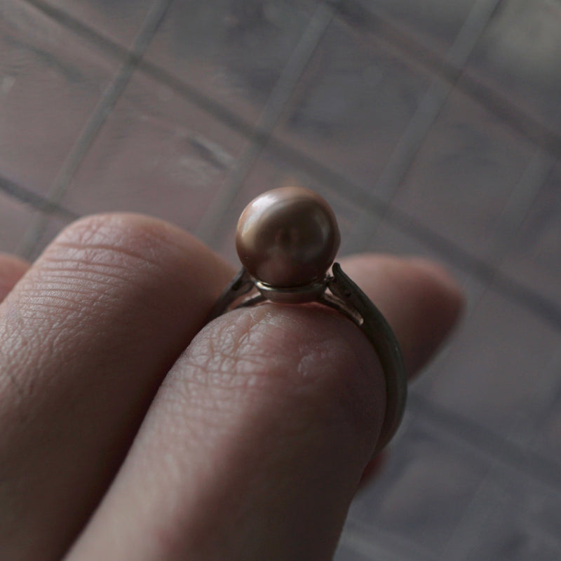 Maison de l'abeille / One-character ring black butterfly pearl #11