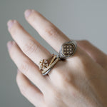 YES / Iron PLATE SIGNET RING_Round cross