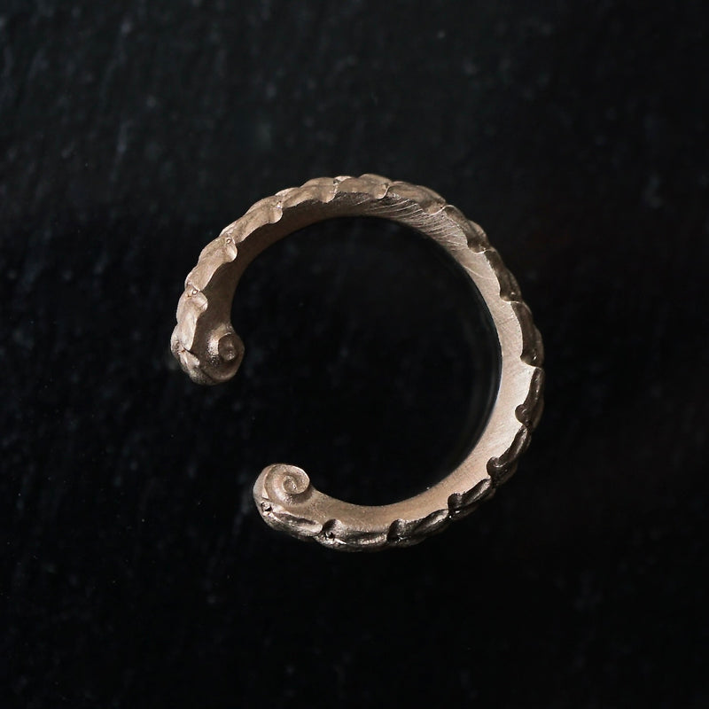 Maison de l'abeille / Laurel Pak Earcuff K10YG