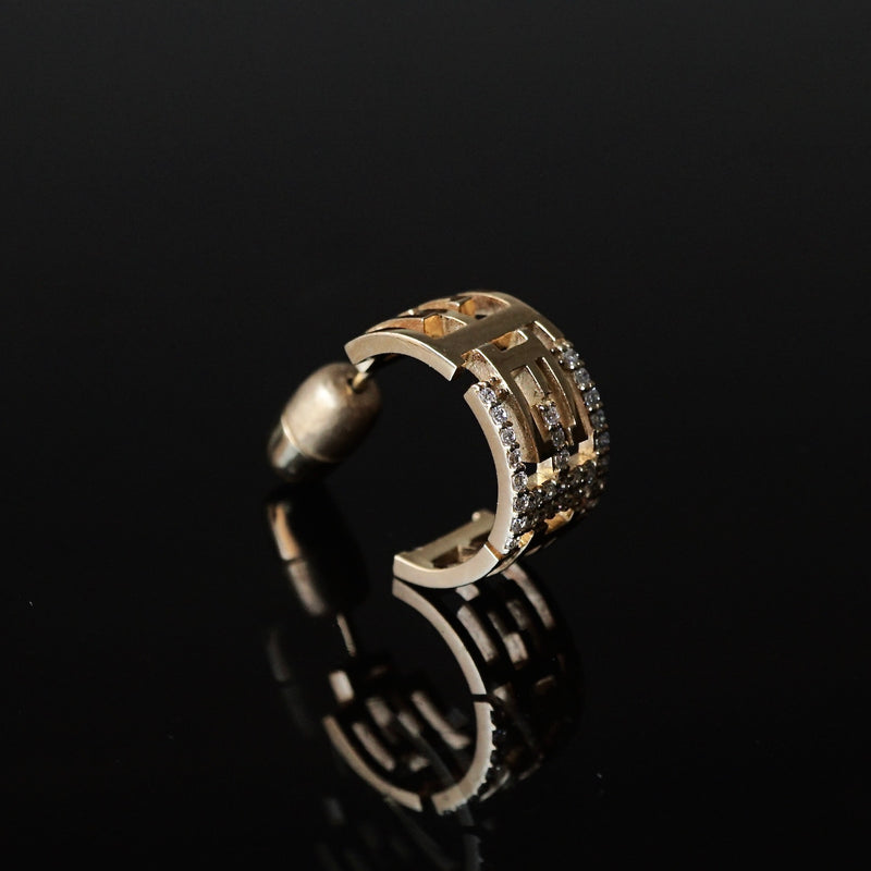 Yuki Yoshioka / INITIAL HOOP EARRING E Zirconia