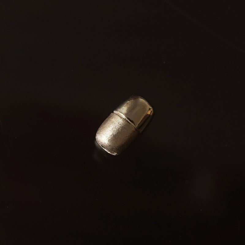 Yuki Yoshioka / INITIAL HOOP EARRING E Zirconia