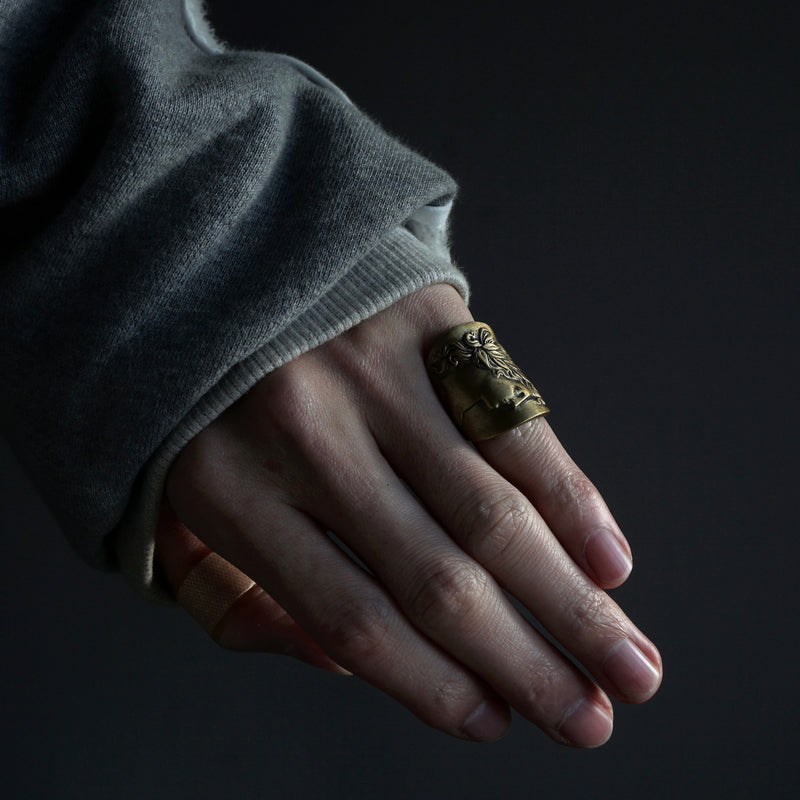 HIYU HAMASAKI / TATTOO CAMEO RING brass×SV #11
