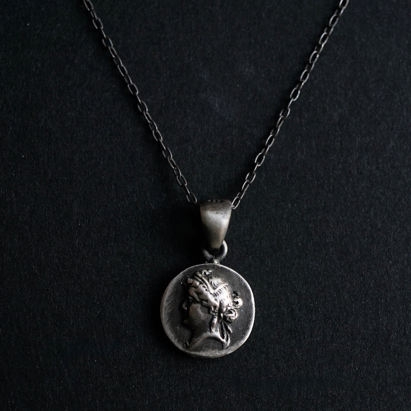 HIYU HAMASAKI / TATTOO CAMEO NECKLACE SV