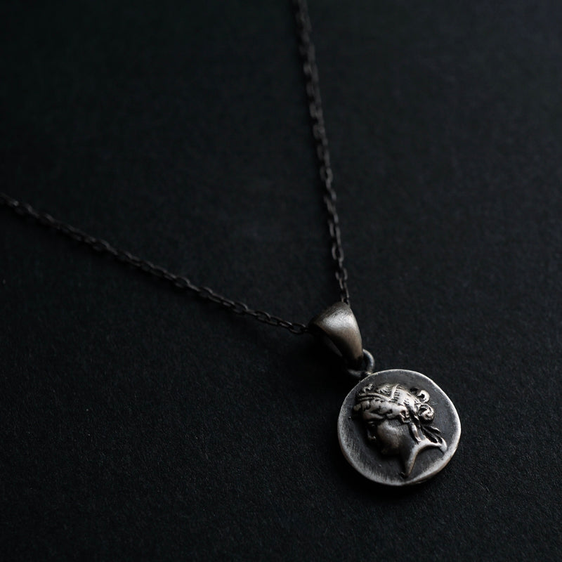 HIYU HAMASAKI / TATTOO CAMEO NECKLACE SV