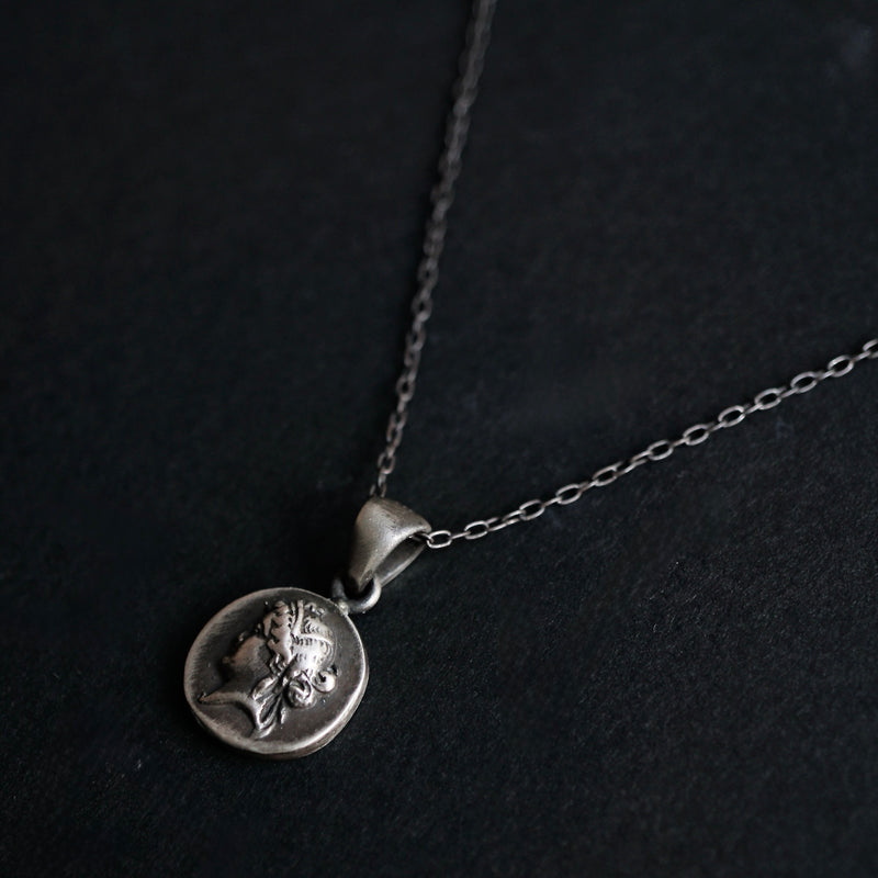 HIYU HAMASAKI / TATTOO CAMEO NECKLACE SV