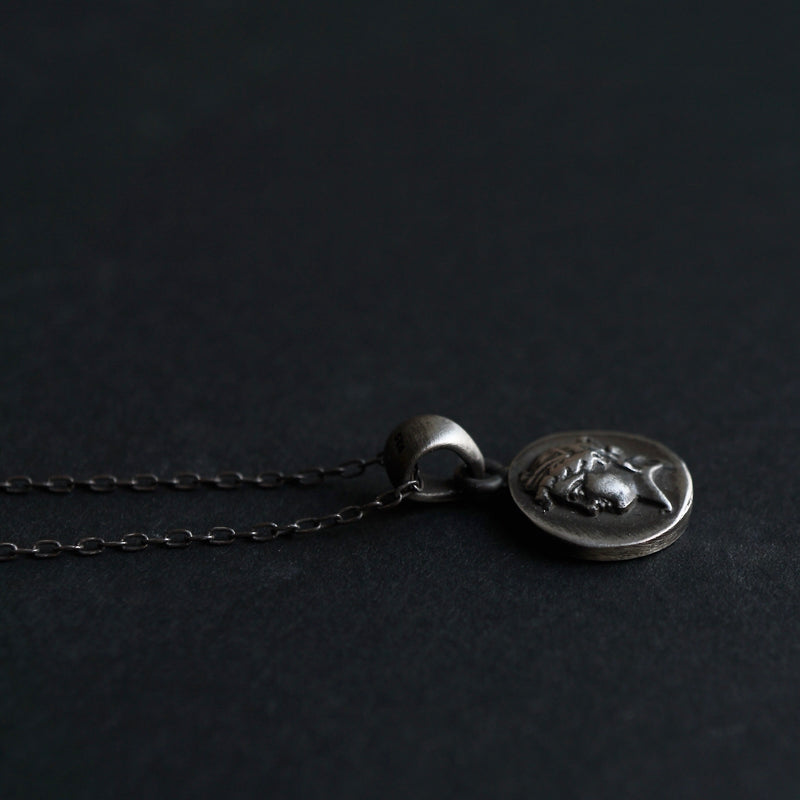 HIYU HAMASAKI / TATTOO CAMEO NECKLACE SV