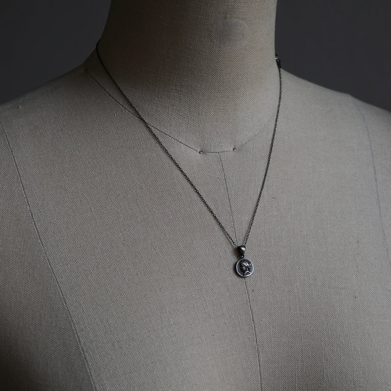 HIYU HAMASAKI / TATTOO CAMEO NECKLACE SV