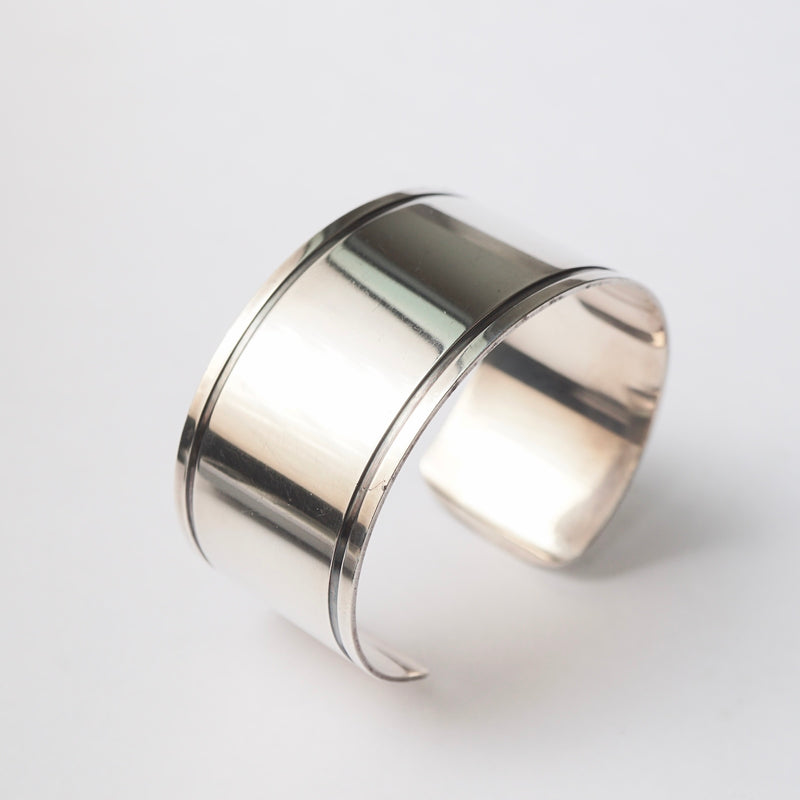 Georg Jensen：Wide bangle – Fuligo / Fuligoshed