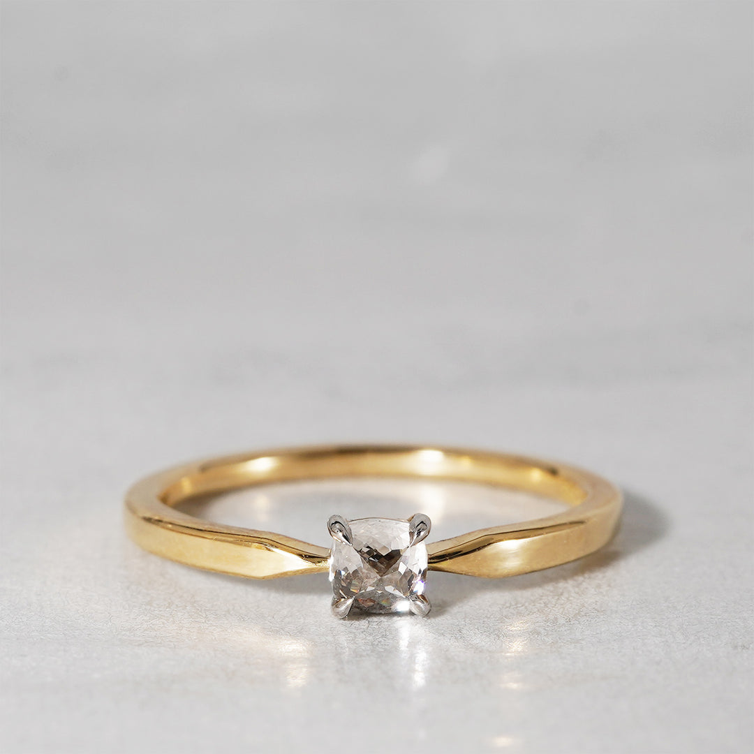 KANOE カノエジュエリー　ピアス2種　ゴールド色 KANOE / Twist Pierced Earrings small – Fuligo / Fuligoshed