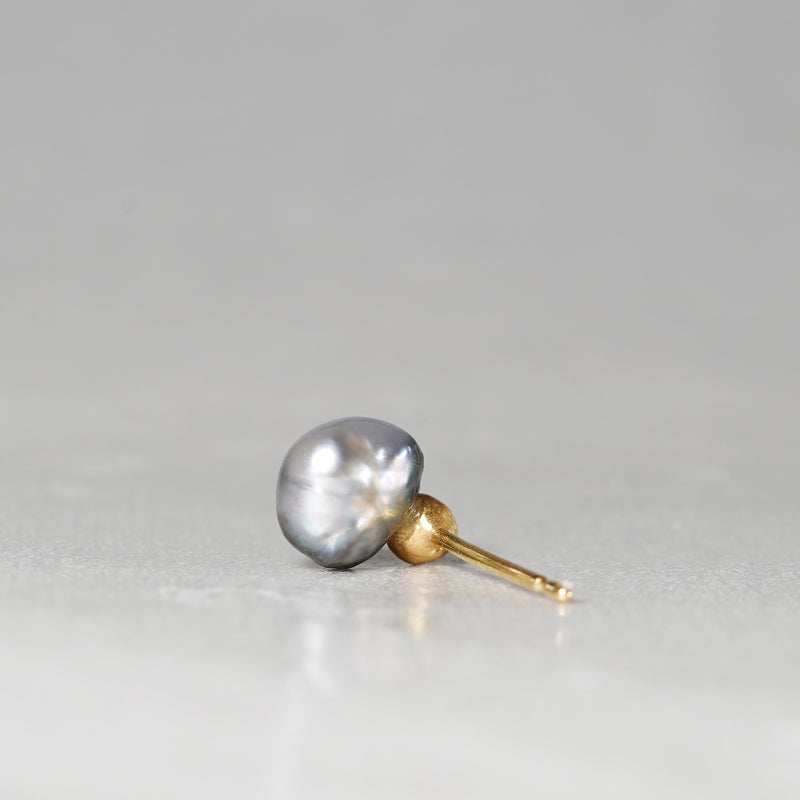 MINIMUMNUTS/keshi pearl pierce MN-pke1e-AA – Fuligo / Fuligoshed