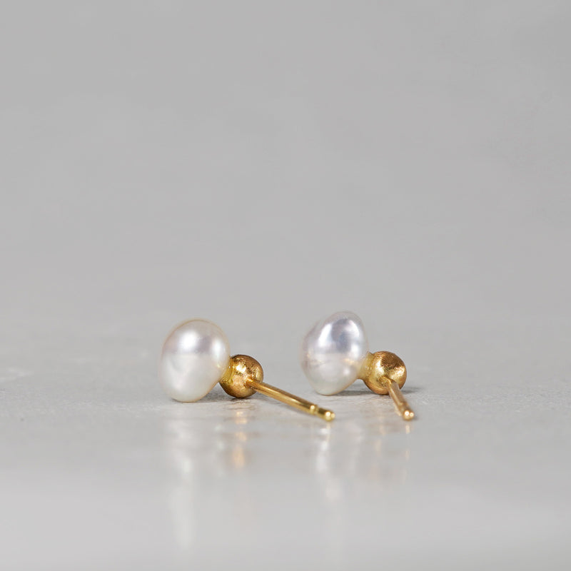 美品】MINIMUM NUTS K18YG 淡水パール アメリカンピアス 美品】MINIMUM