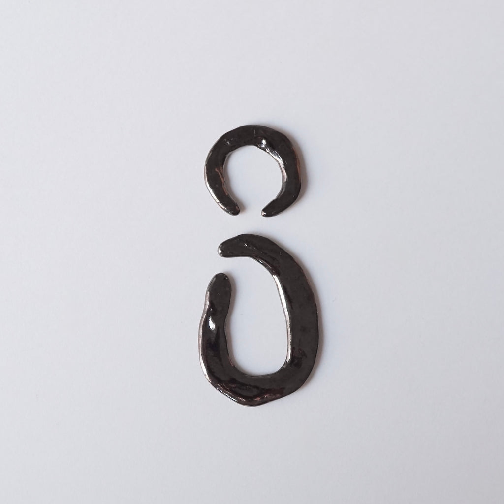 suzuki yuki / more black than BLACK ear cuff b/c