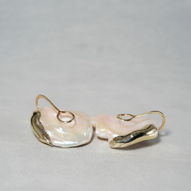 ODA / keshi freshwater pearl pierced earring until 9/25