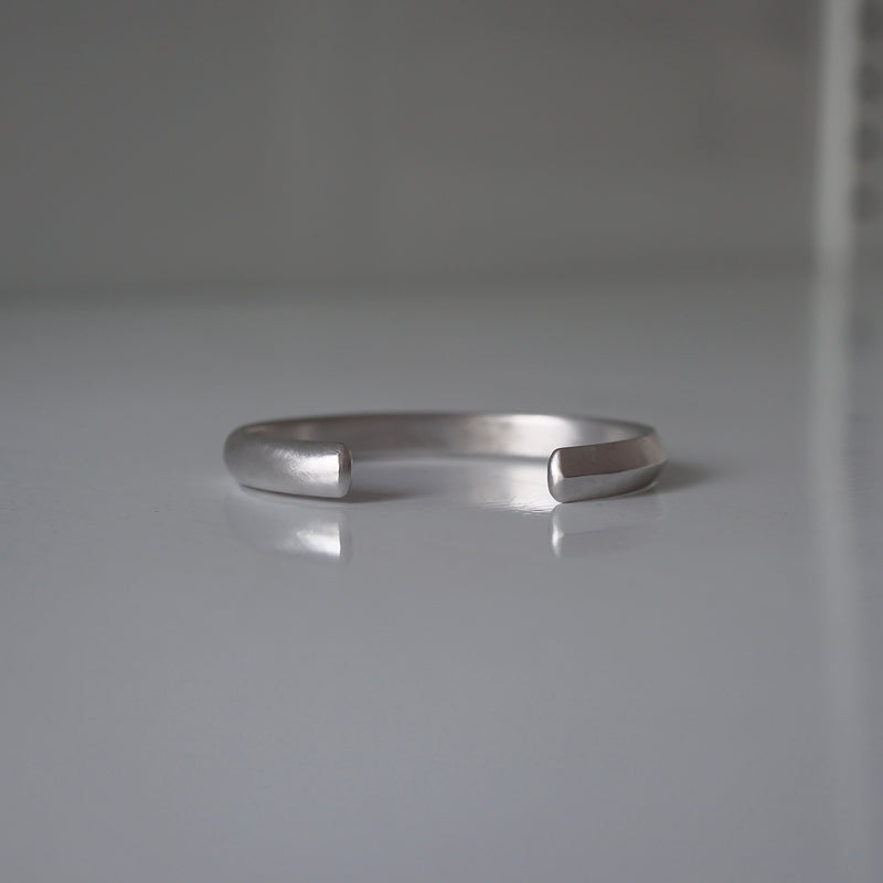 revie objects /〈FLOW〉●▲ oval bangle（FL4-05/06）