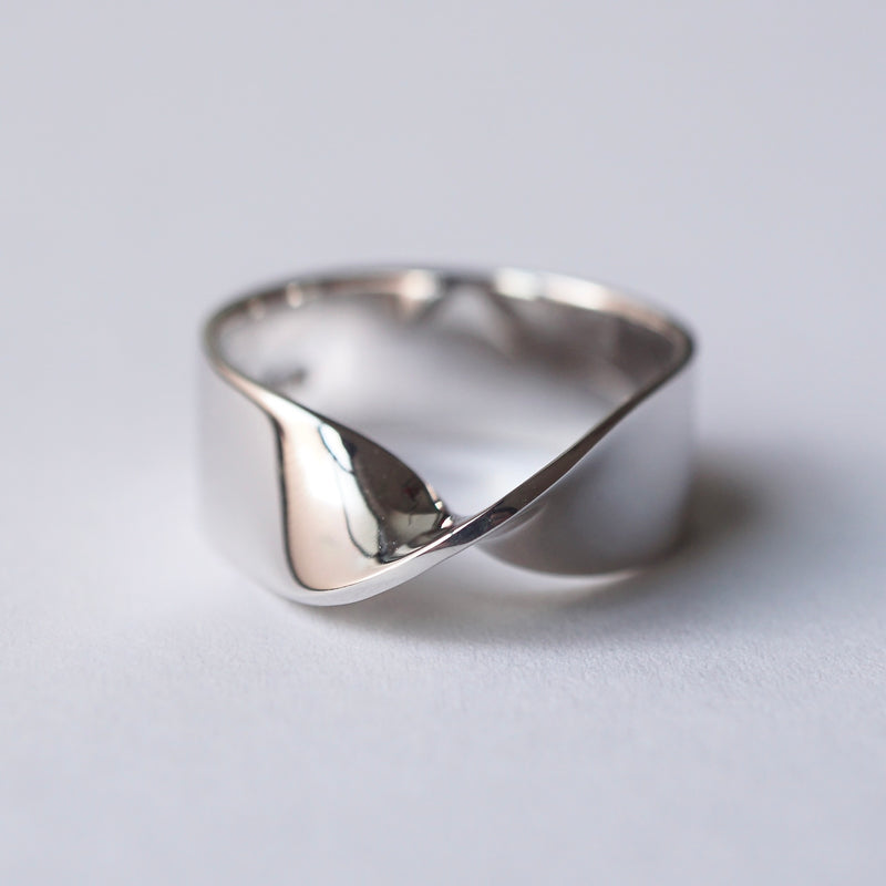 [Limited time only] hatsuyume / [custom-order 】ring SV mobius loop (r-sv-mobi-r)
