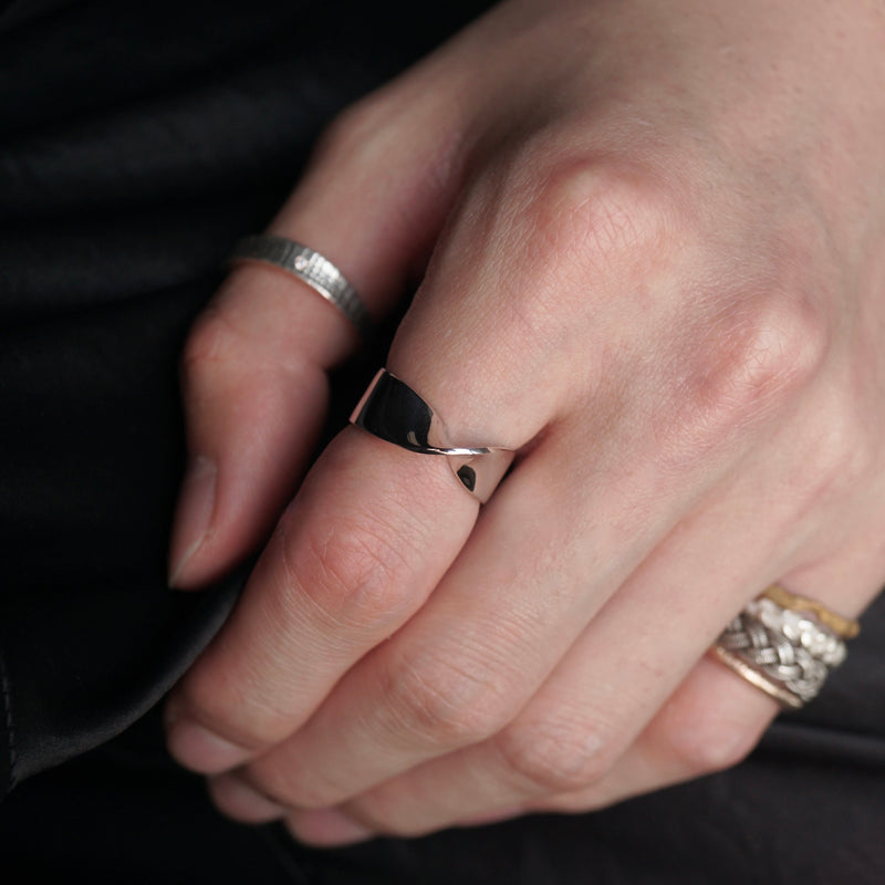 [Limited time only] hatsuyume / [custom-order 】ring SV mobius loop (r-sv-mobi-r)