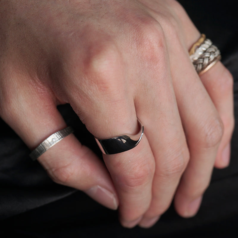 [Limited time only] hatsuyume / [custom-order 】ring SV mobius loop (r-sv-mobi-r)
