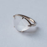 [Limited time only] hatsuyume / earcuff K10YG good news whiteTopaz(Matte) (c-0Y-gn-mtwt)