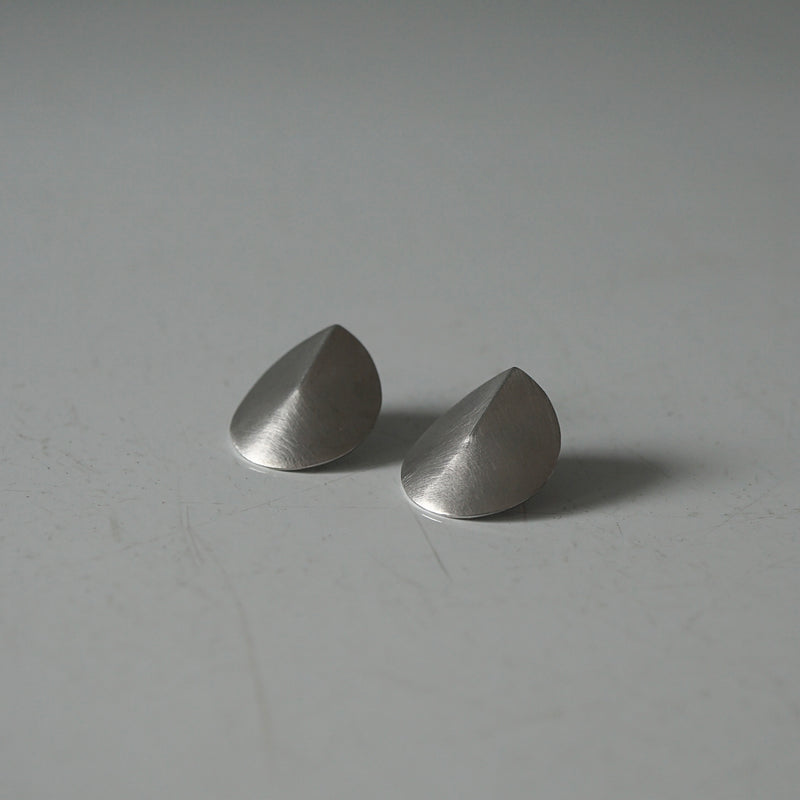 revie objects /〈BREAK〉around earrings（BR2-04）