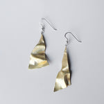 wada maki / 風をおこすピアス brass