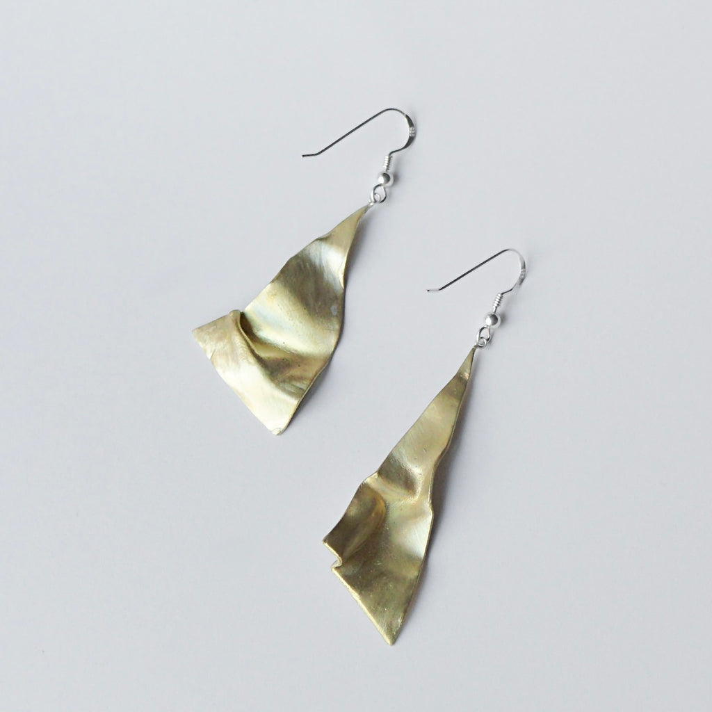 wada maki / Earrings that create the wind brass