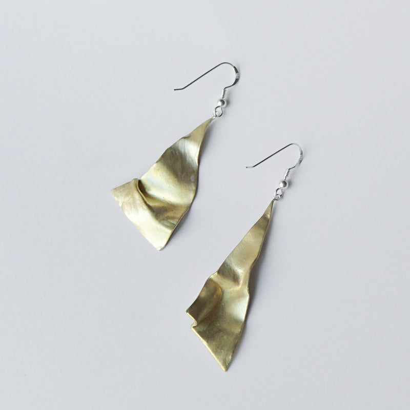 wada maki / 風をおこすピアス brass